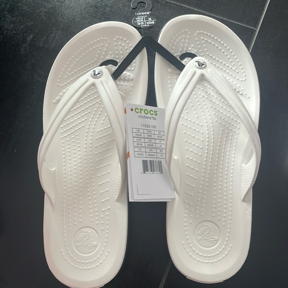 ☀️Brand New Crocs Flops 😎